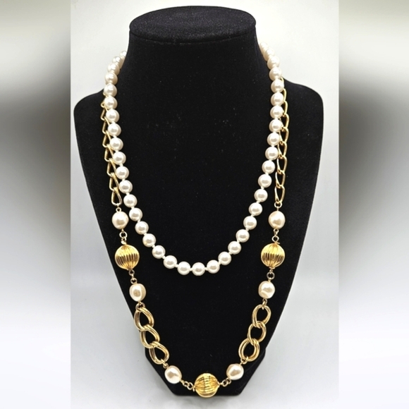 Lot of 2  x Classic Pearl Necklaces Wear Together Separately - Picture 1 of 5